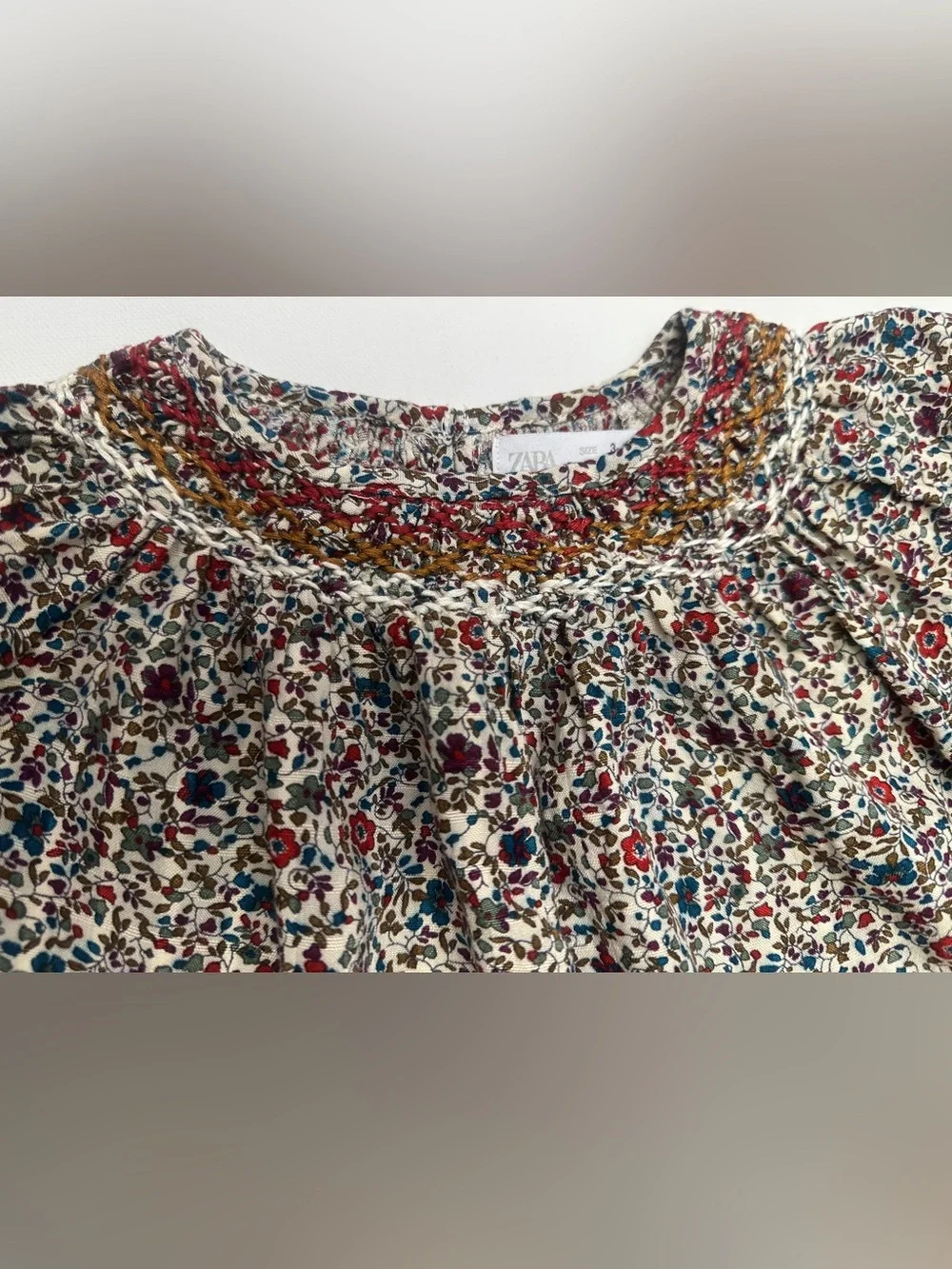 Zara girl’s floral peasant blouse embroidery around the neckline.  Size 3-4T.